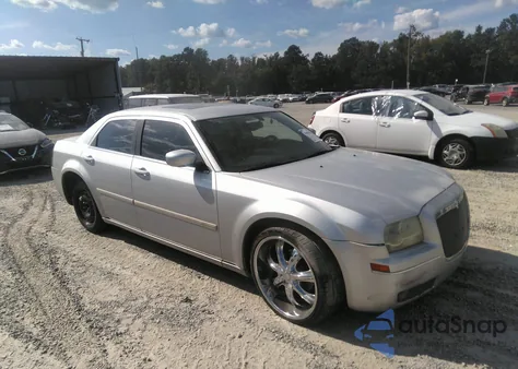 2005 Chrysler 300 Touring z USA, uszkodzony, nr VIN 2C3JA53G45H512214